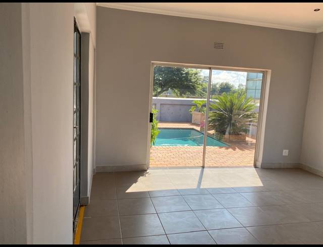 1,000M² INVESTMENT FOR SALE IN BENONI NORTH